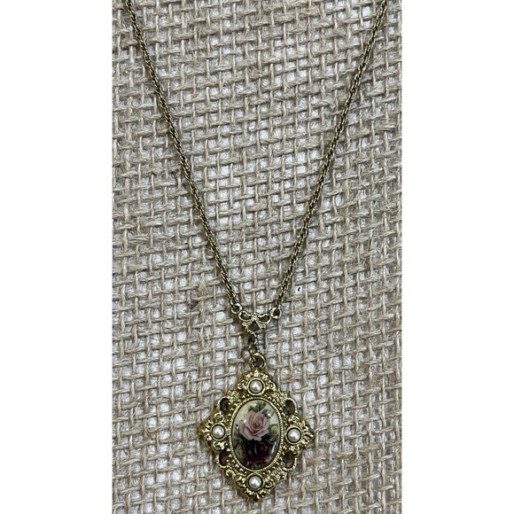VTG 1928 Company Romantic Rose Cameo Pendant Necklace Regency Cottagecore 15in - Picture 1 of 8
